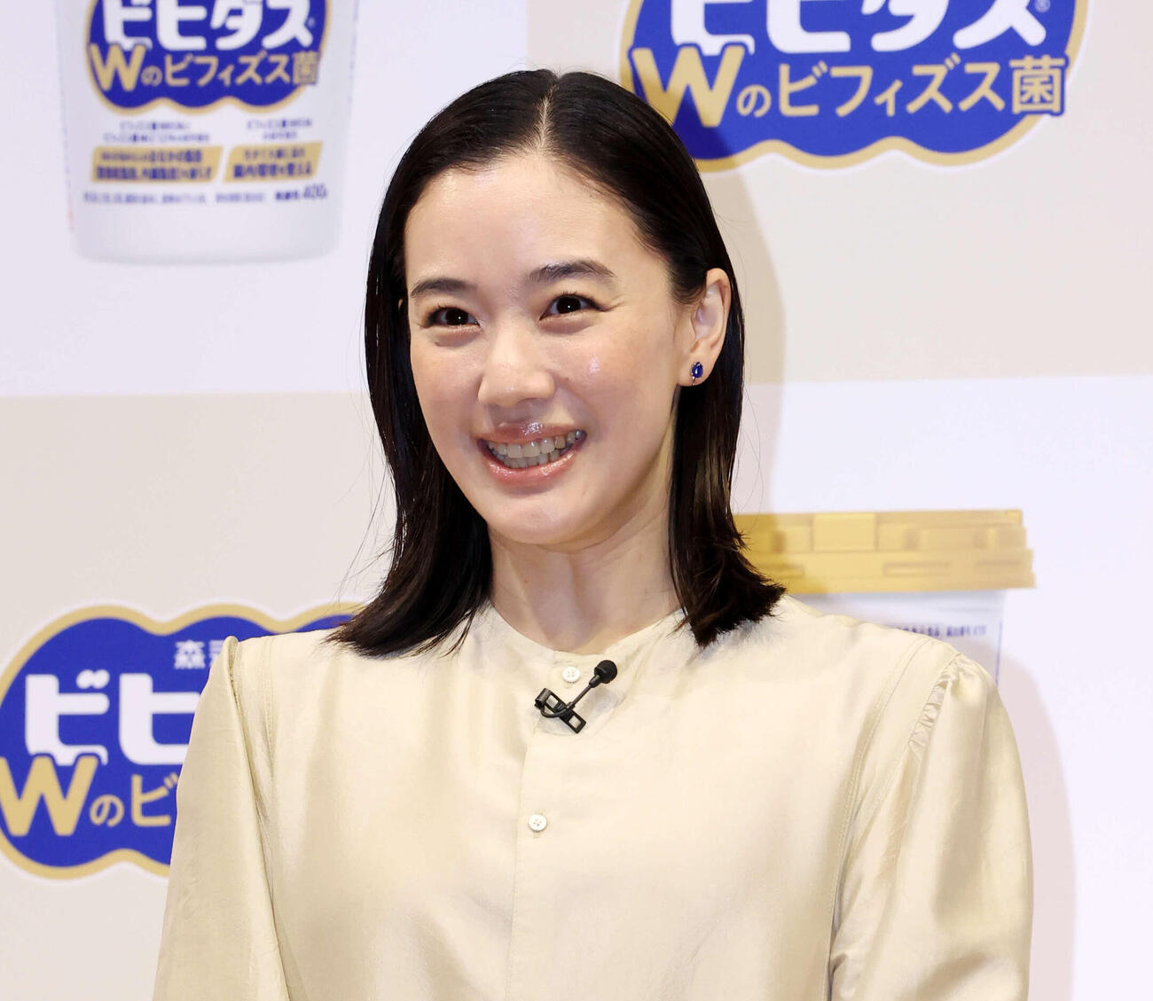 森永乳業「ビヒダスヨーグルト　Wのビフィズス菌」新CM発表会で笑顔の蒼井優（撮影・浅見桂子）
