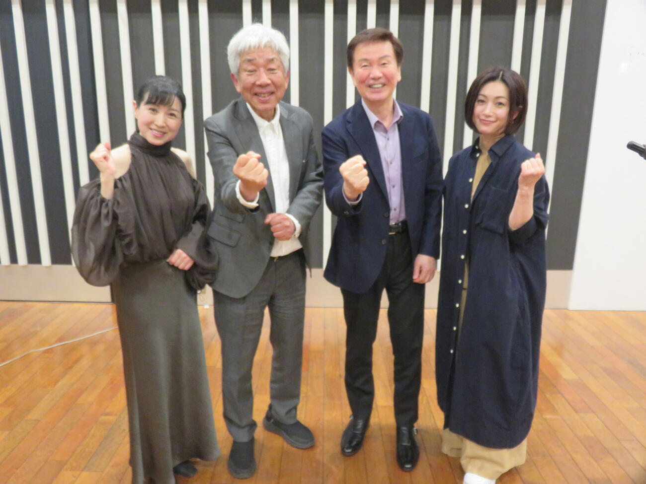 収録に参加した、左から西村知美、大﨑洋氏、森田健作、酒井法子