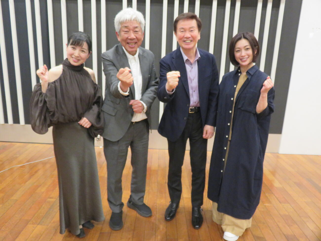 収録に参加した、左から西村知美、大﨑洋氏、森田健作、酒井法子