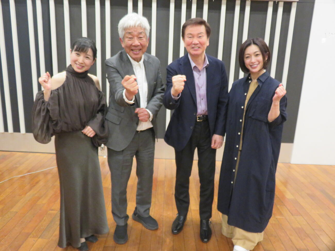 収録に参加した、左から西村知美、大﨑洋氏、森田健作、酒井法子