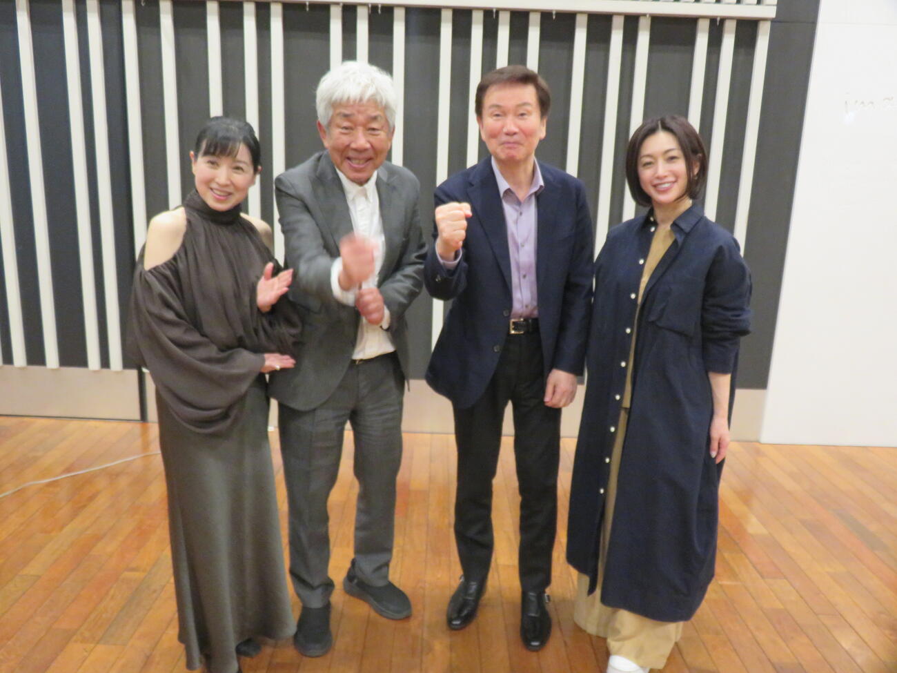 収録に参加した、左から西村知美、大﨑洋氏、森田健作、酒井法子