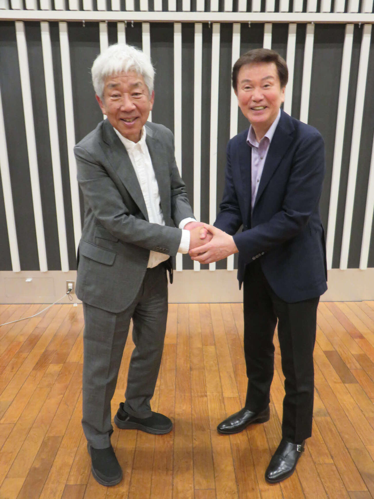 大﨑洋氏（左）と森田健作