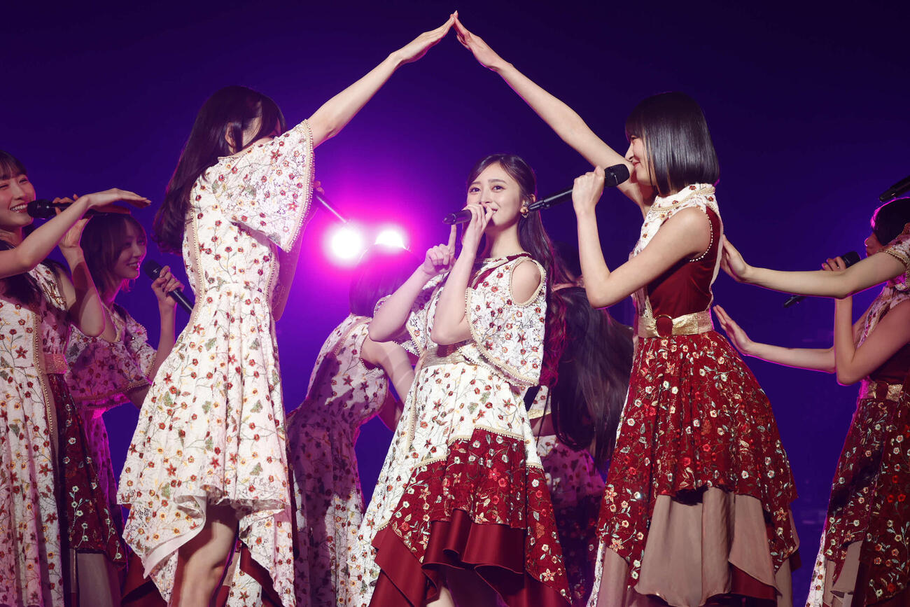 日大入学式にサプライズ登場した乃木坂46