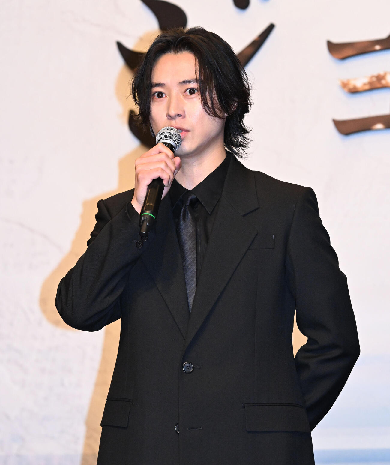 2028年大河ドラマ「ジョン万」の主演発表記者会見に登場した山﨑賢人（撮影・千葉一成）