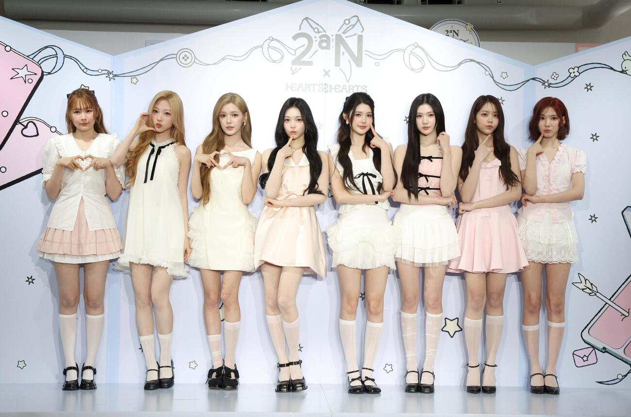 化粧品ブランドのイベントに登場したHearts2Heartsの左からイェオン、ステラ、ユハ、イアン、エイナ、ジュウン、カルメン、ジウ（撮影・黒川智章）