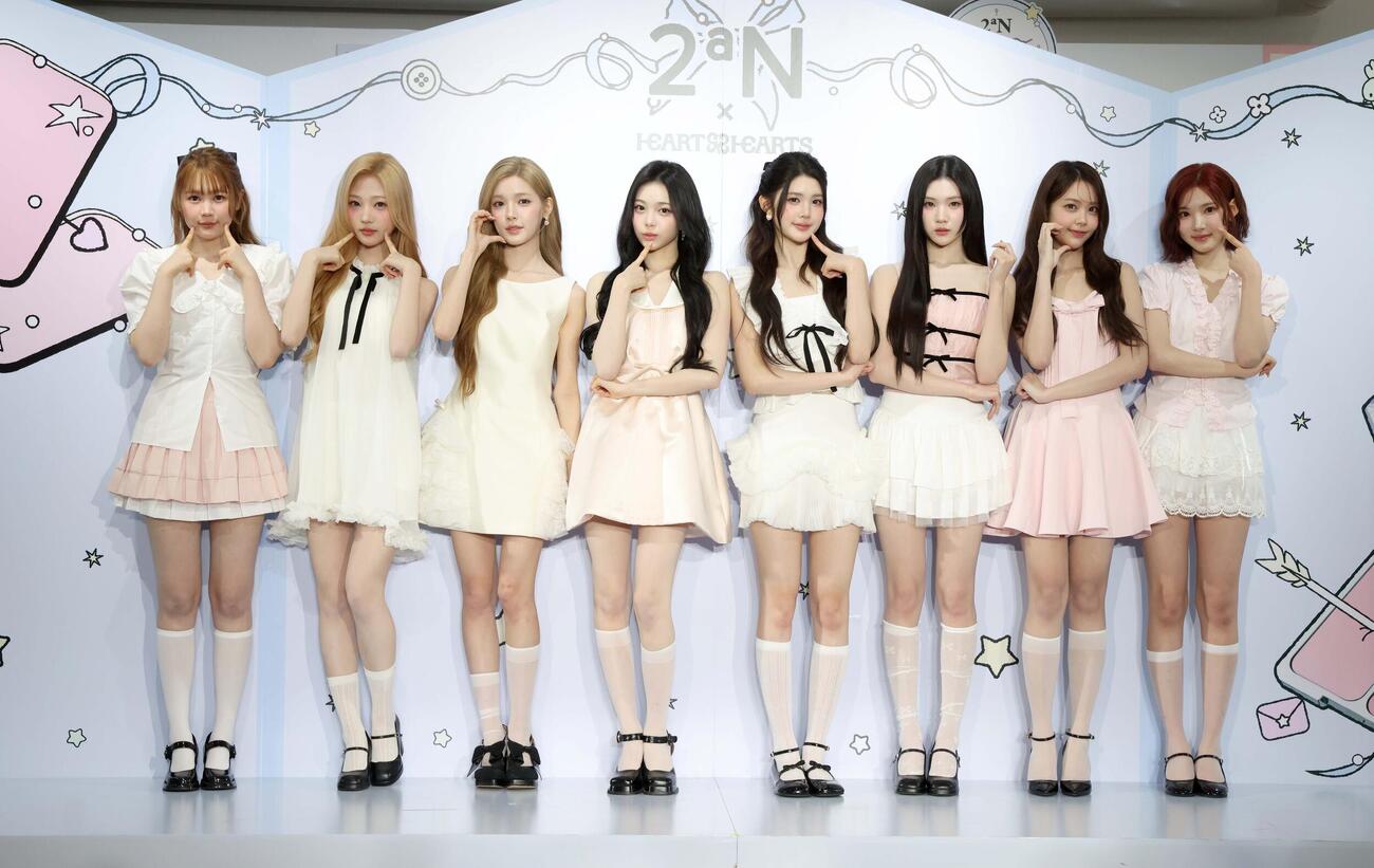 化粧品ブランドのイベントに登場したHearts2Heartsの左からイェオン、ステラ、ユハ、イアン、エイナ、ジュウン、カルメン、ジウ（撮影・黒川智章）