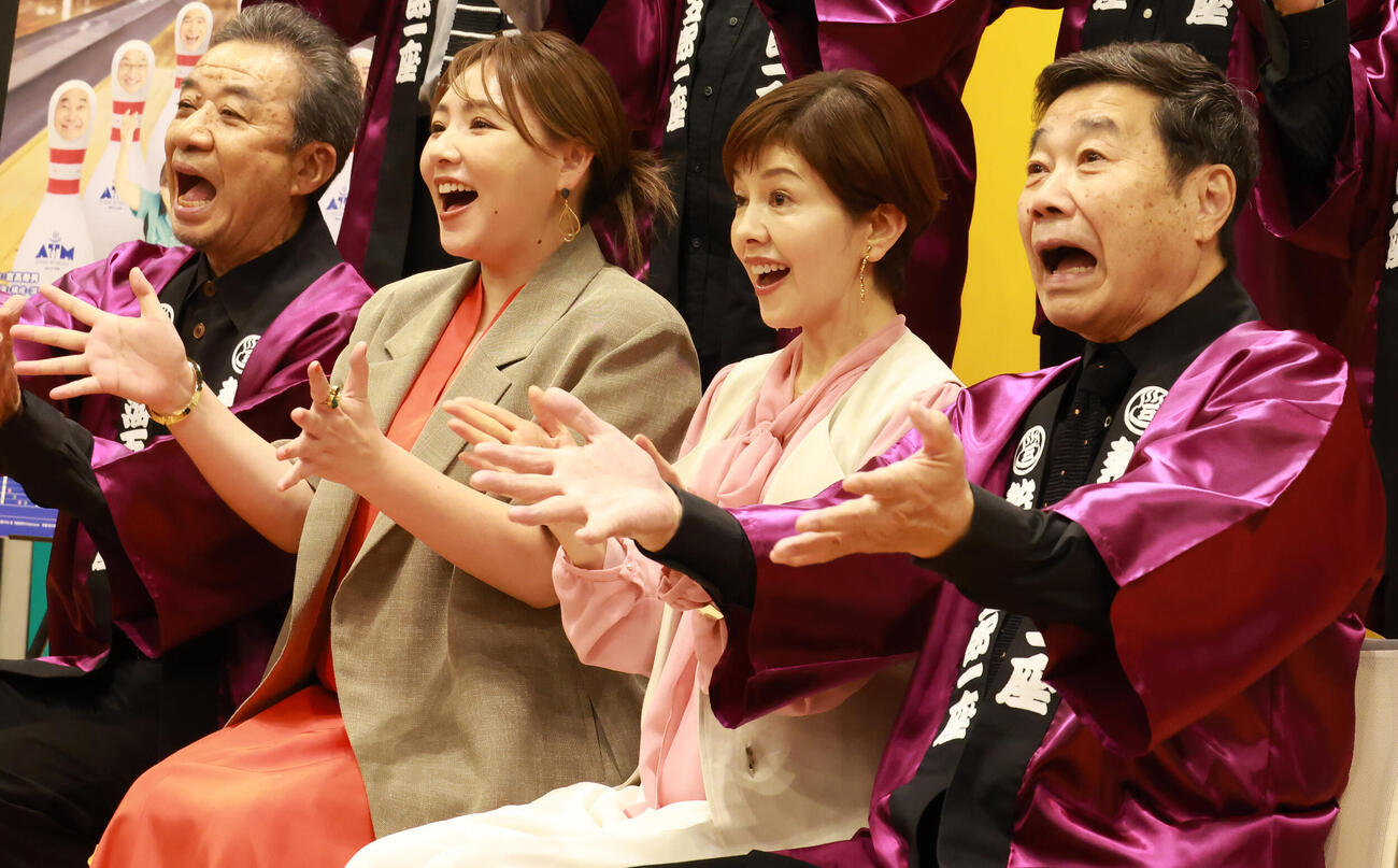 「熱海五郎一座」製作会見を行った、左から渡辺正行、野呂佳代、沢口靖子、三宅裕司（撮影・中島郁夫）
