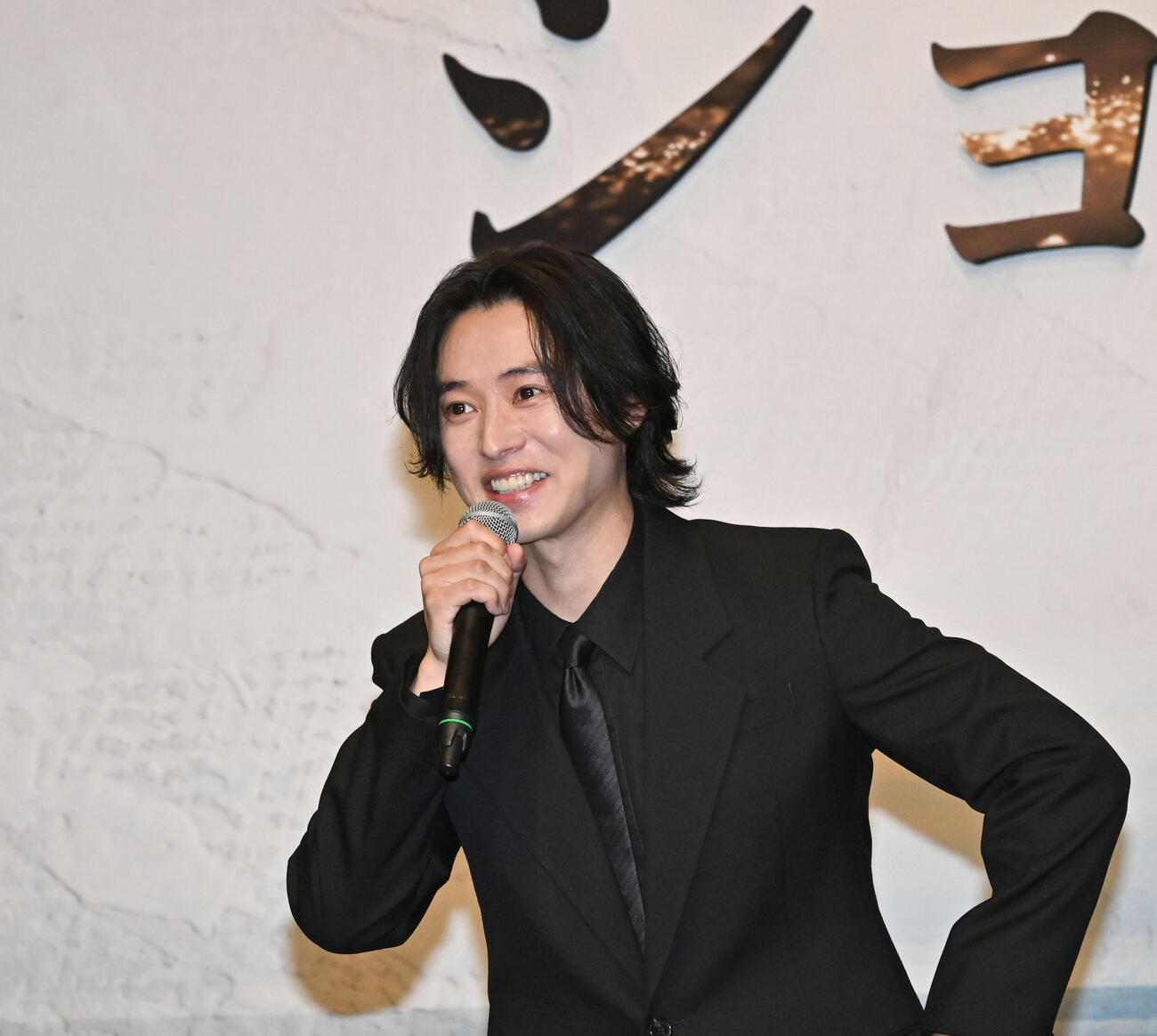 2028年大河ドラマ「ジョン万」の主演発表記者会見に登場した山﨑賢人（撮影・千葉一成）