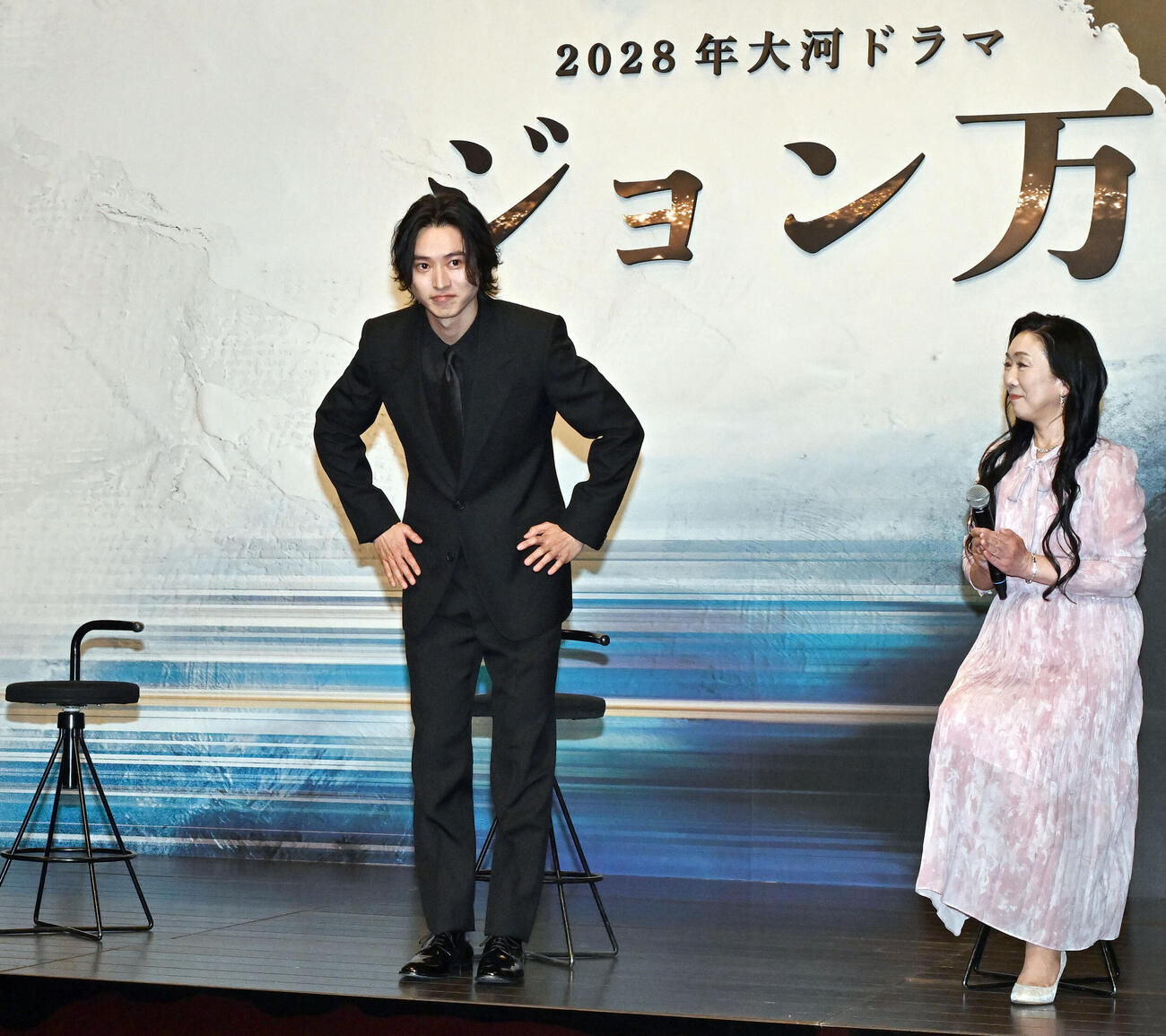 2028年大河ドラマ「ジョン万」の主演発表記者会見に登場した山﨑賢人（撮影・千葉一成）