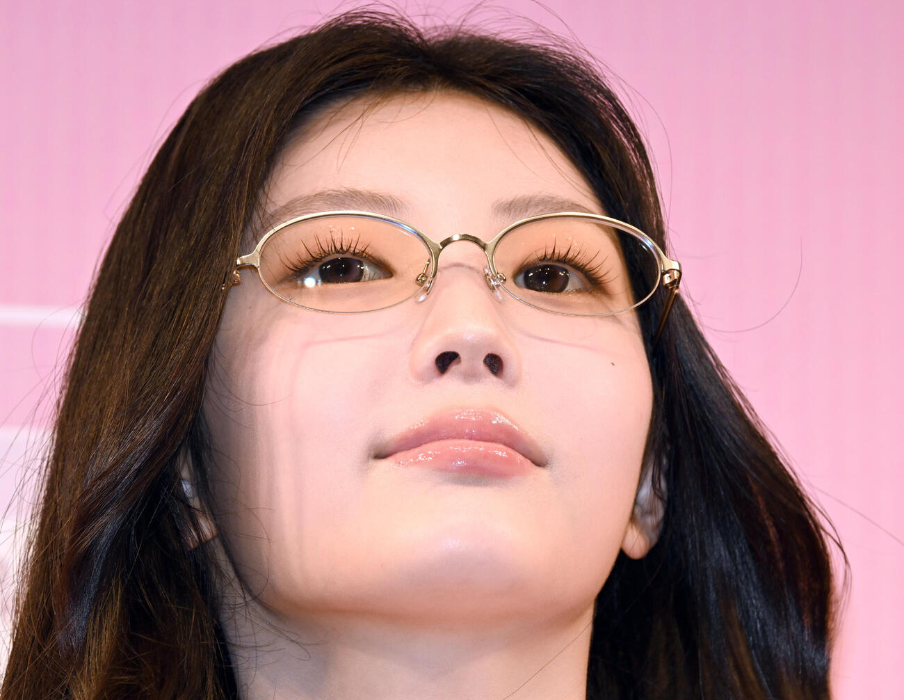 韓国コスメ「ロムアンド」の新商品発表会に登場したILLITのウォンヒ（撮影・千葉一成）
