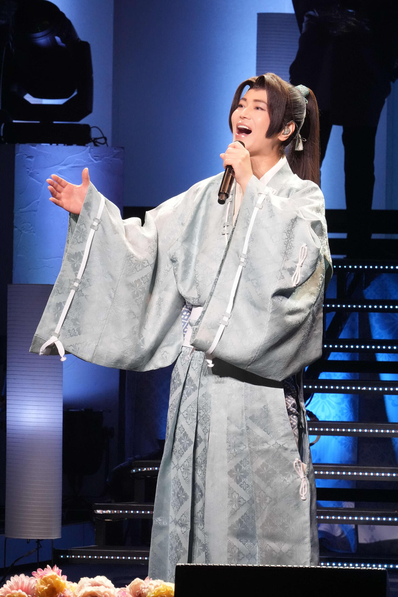 「氷川きよし特別公演」の大阪公演初日を迎えた氷川きよし（C）明治座公演より
