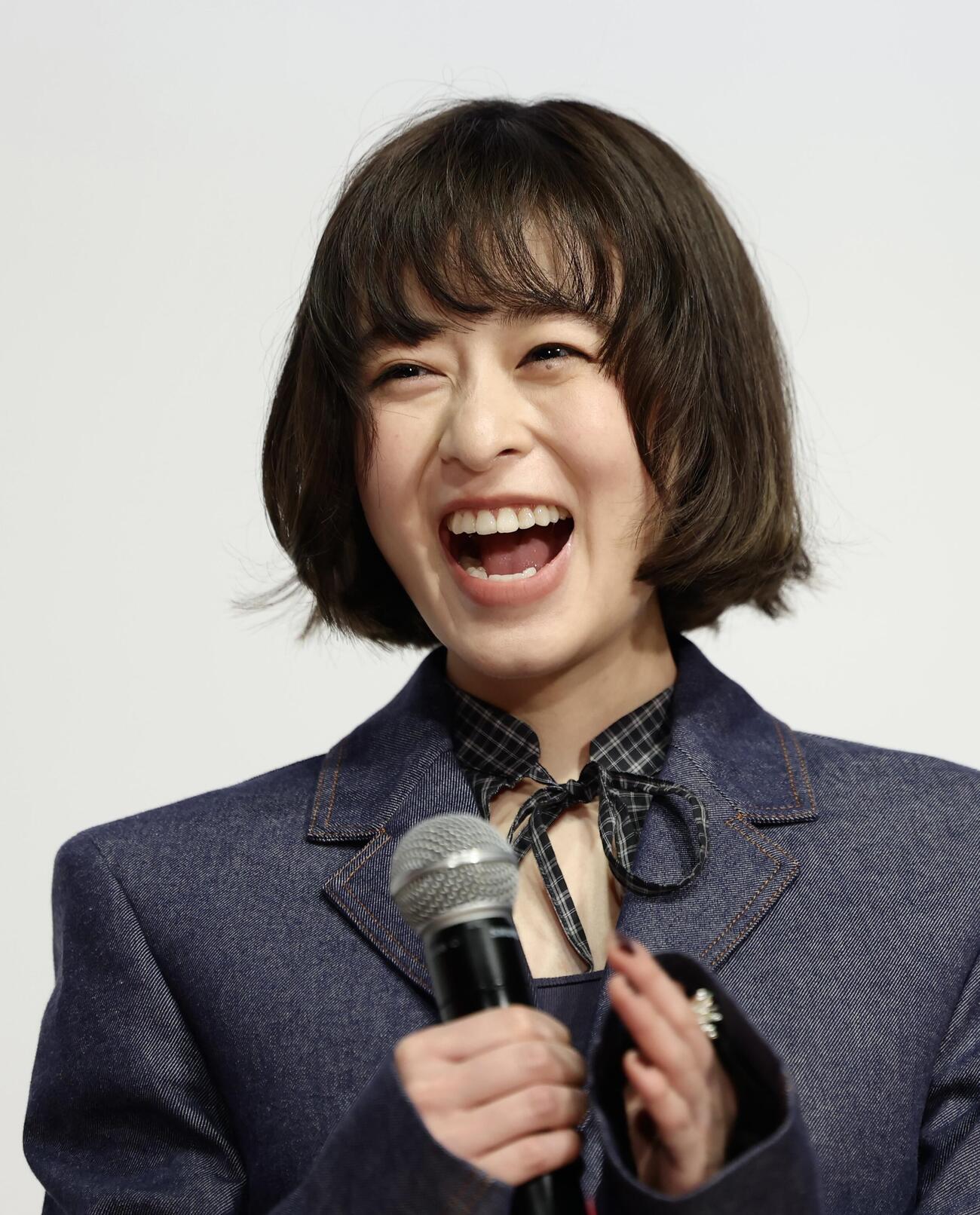 映画「炎上」　トークで笑顔を見せる森七菜（撮影・河田真司）