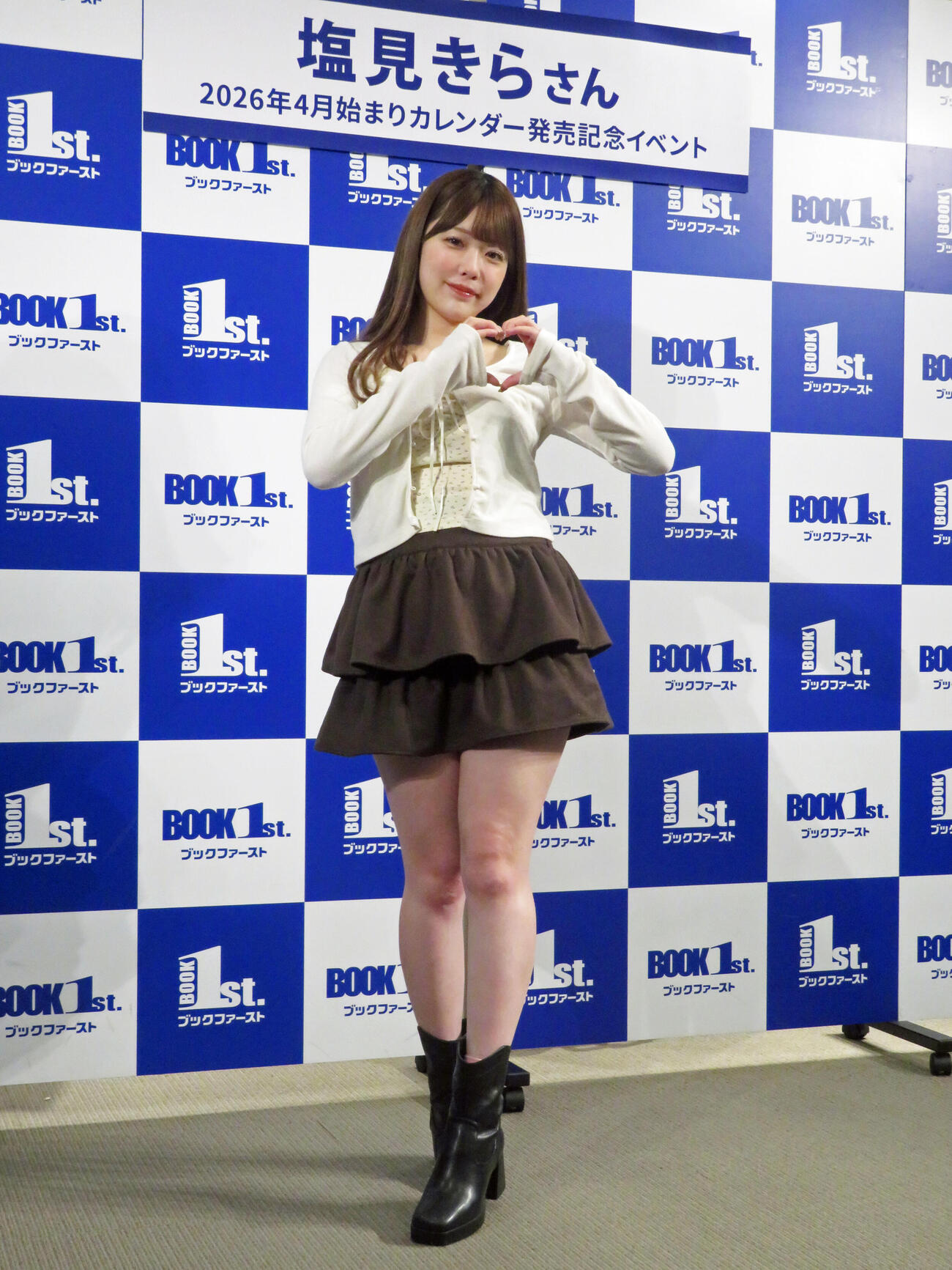 卓上カレンダー発売記念イベントに出席した塩見きら（撮影・川田和博）