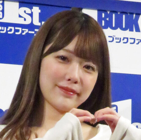 卓上カレンダー発売記念イベントに出席した塩見きら（撮影・川田和博）
