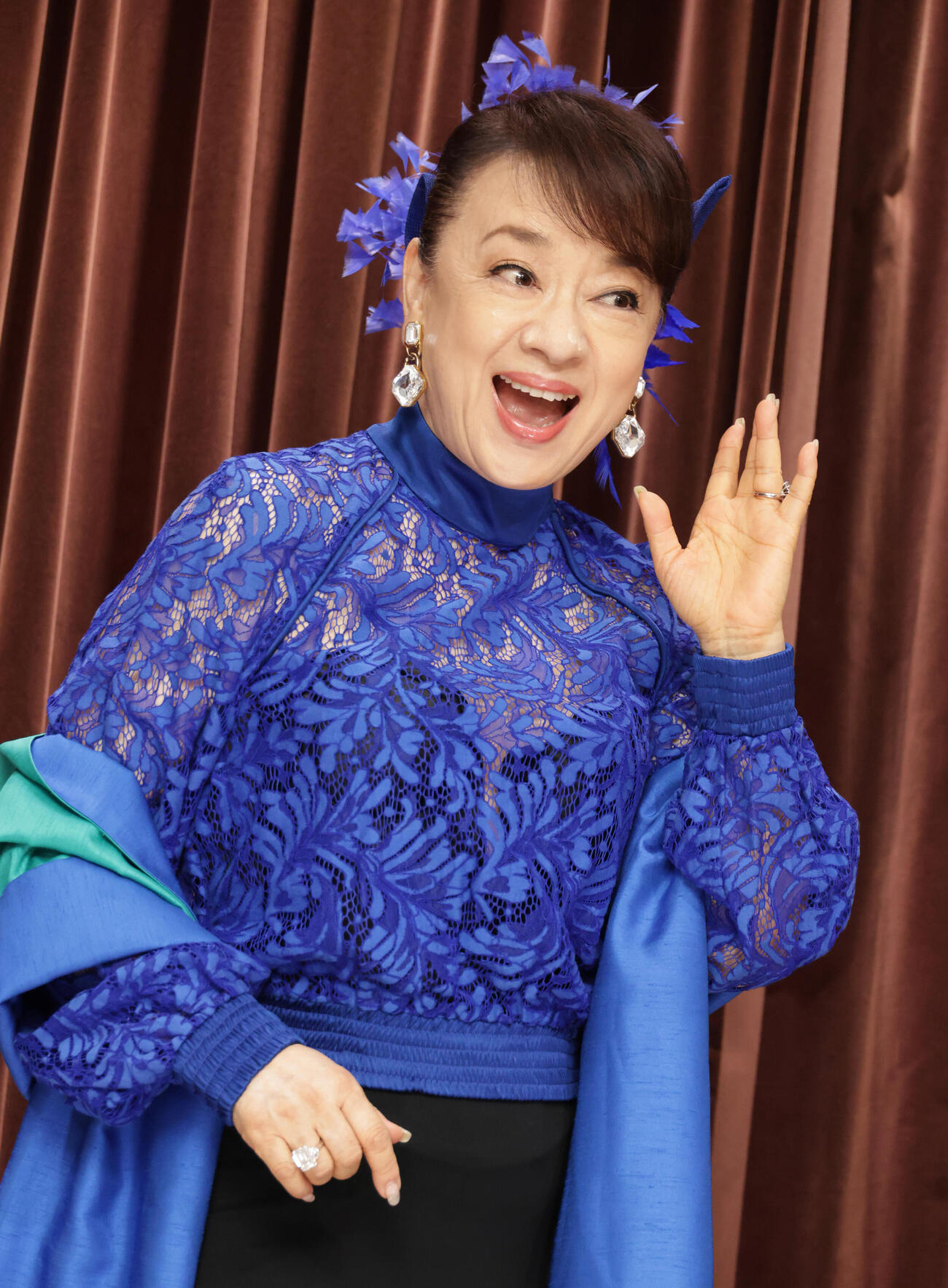 ライブ前に囲み会見を行ったジュディ・オング（撮影・中島郁夫）
