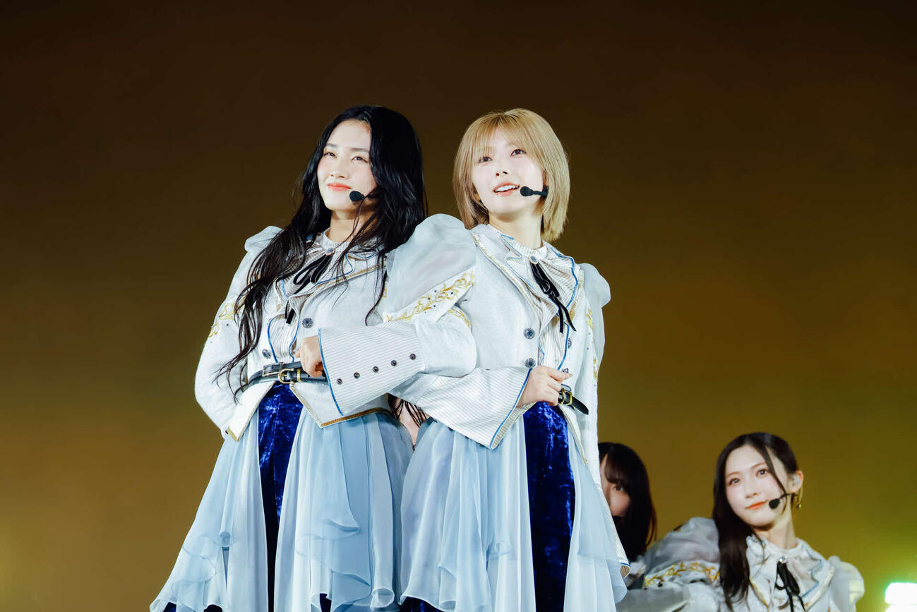 「5th YEAR ANNIVERSARY LIVE」を行った櫻坂46山﨑天（左）と藤吉夏鈴（右）（（C）Seed＆Flower LLC）