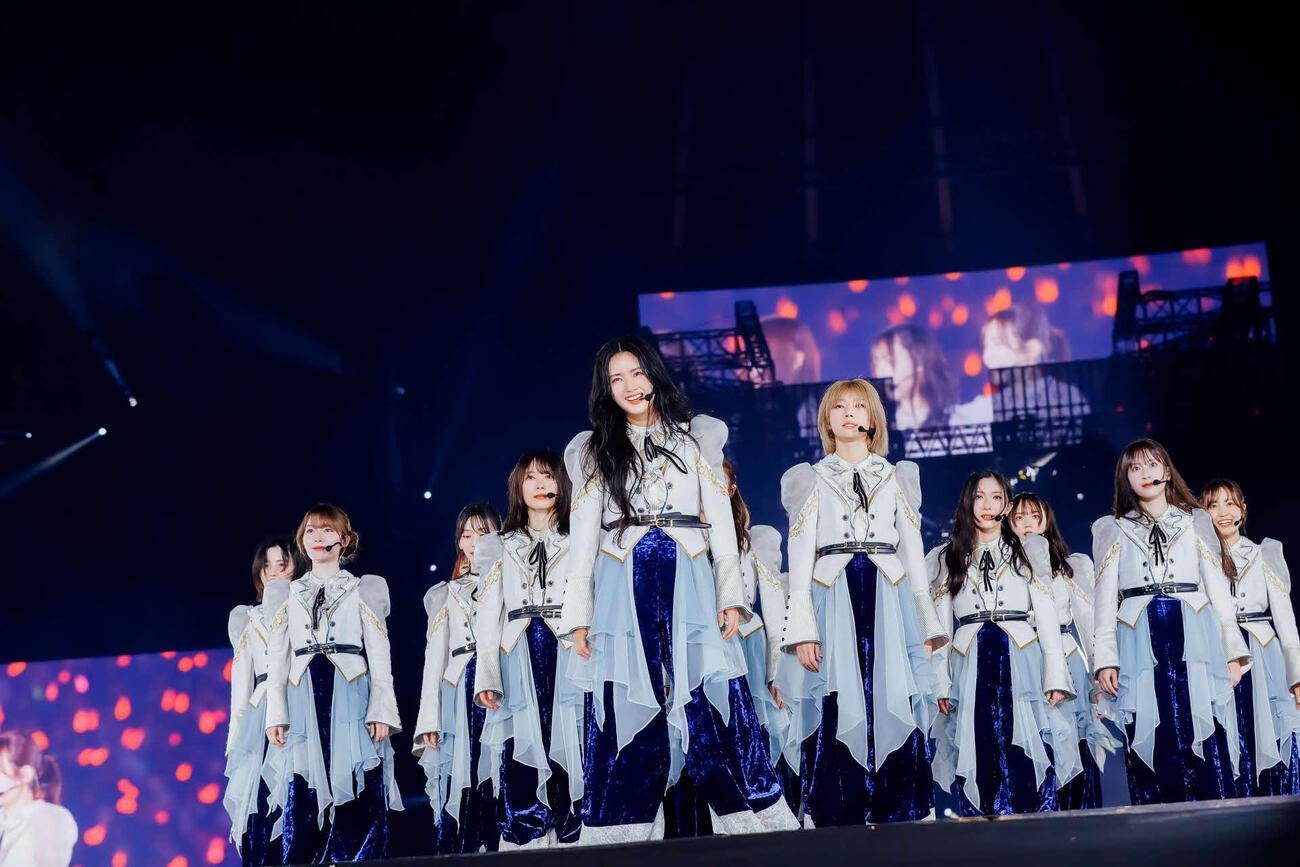「5th YEAR ANNIVERSARY LIVE」を行った櫻坂46　中央は山﨑天（（C）Seed＆Flower LLC）