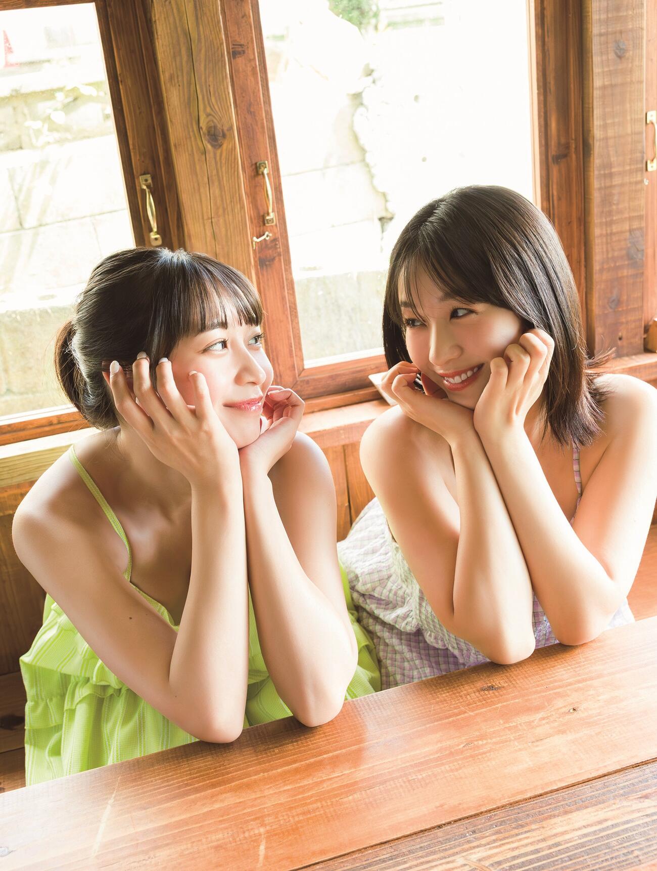 ムック本「FRIDAY GOLD 2026 Spring」から追加公開された「あお・まお」コンビのカット　（C）講談社