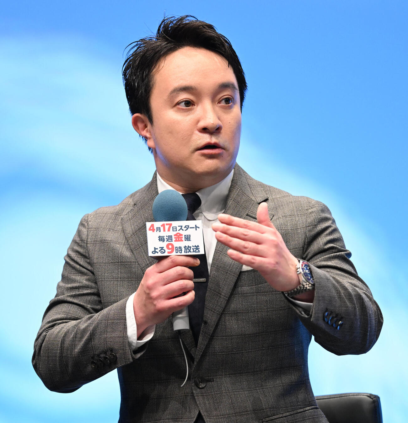 テレビ東京系ドラマ「刑事、ふりだしに戻る」の番組発表記者会見で、撮影中のエピソードを話す濱田岳（撮影・千葉一成）