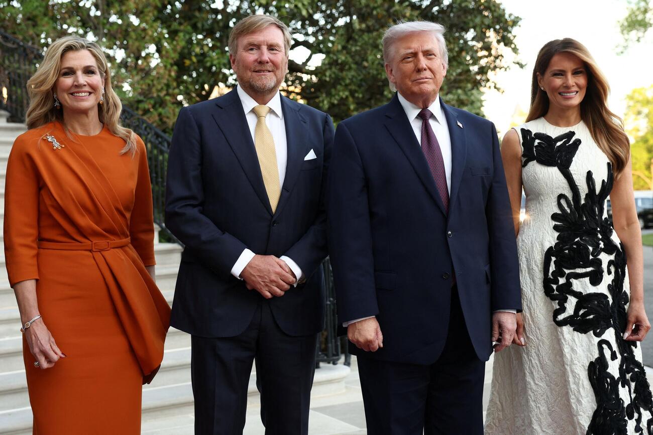 オランダのウィレム＝アレクサンダー国王とマキシマ女王を夕食会に迎えた、トランプ大統領とメラニア夫人（ロイター）