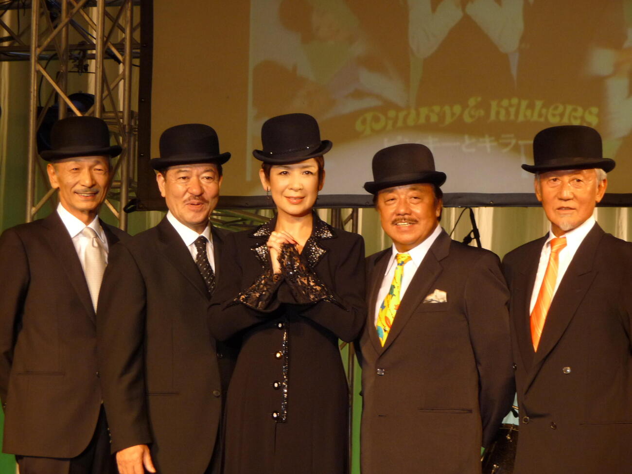 ピンキーとキラーズ再結成　左からエンディ山口、ルイス高野、今陽子、パンチョ加賀美、ジョージ浜野（2008年撮影）