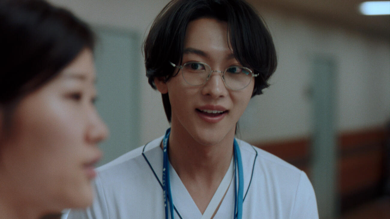 ナース専科の新CMに出演するROIROM本多大夢