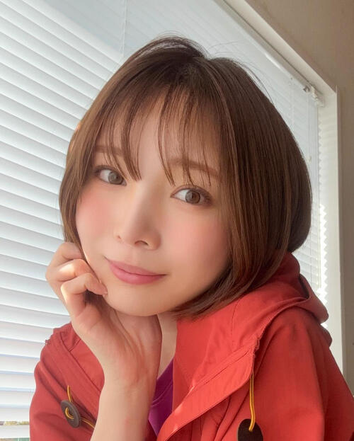 グラドル南雲るい、美ワキ全開　豊満バストのセクシーほくろに「やばいっす」の声