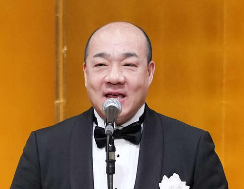 にしたんクリニック西村誠司氏「STARS ON ICE」観覧し感激、中井亜美のポーズまねる