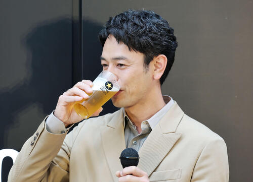 妻夫木聡「父と飲む生ビールが好き。家族と飲むお酒は何とも言えない幸せ」としみじみ