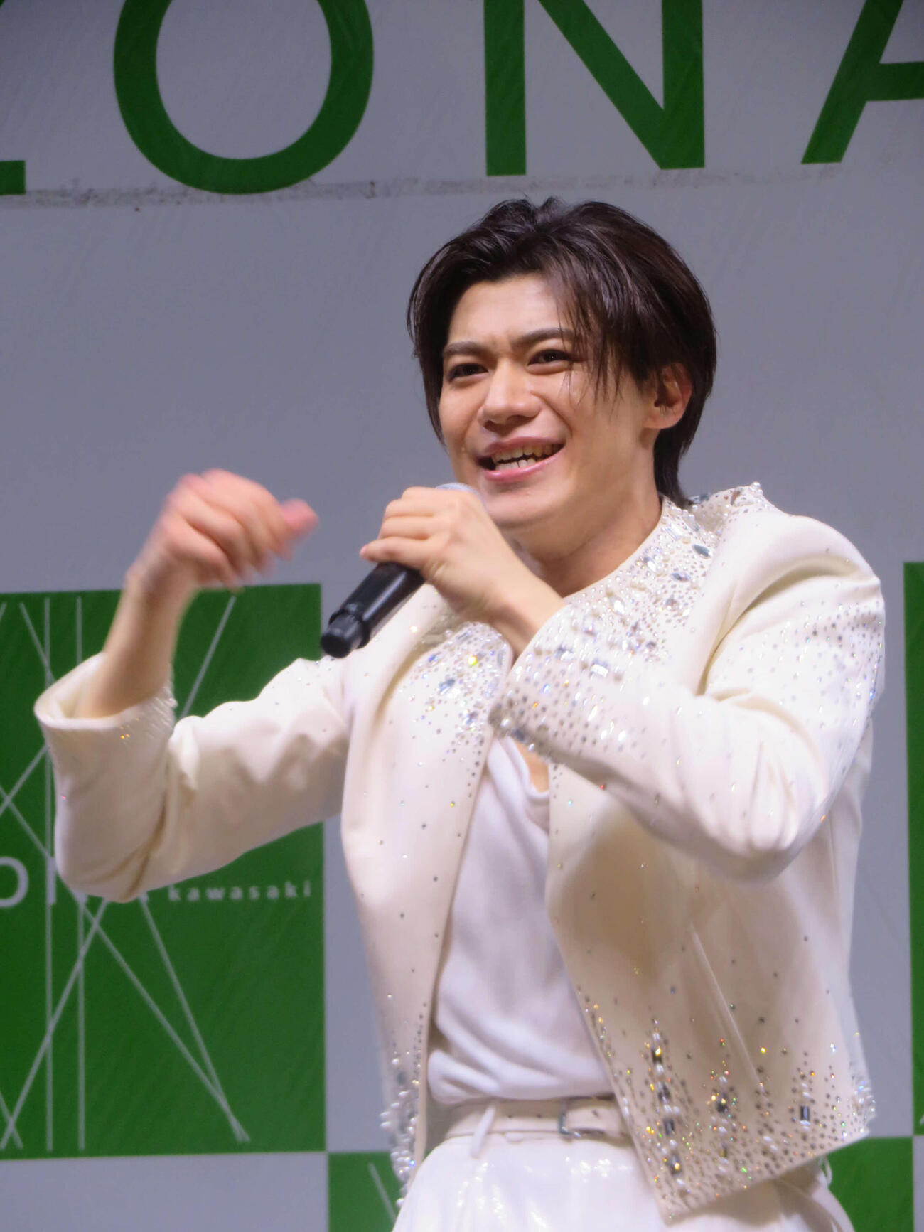 1st EP「New Beginning」発売記念イベントを行った新浜レオン（撮影・川田和博）