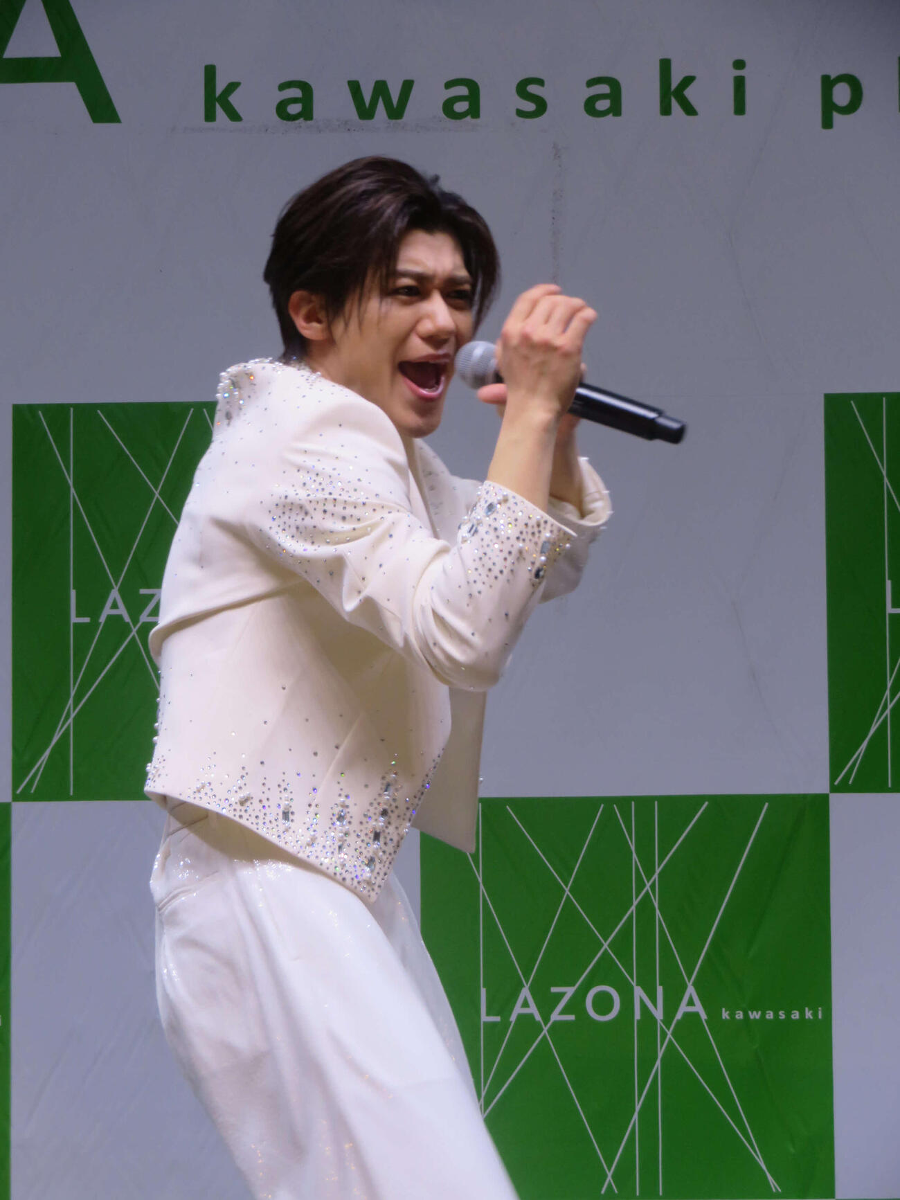 1st EP「New Beginning」発売記念イベントを行った新浜レオン（撮影・川田和博）