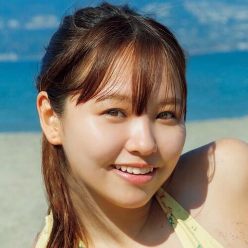 元NMB本郷柚巴、ボディーラインあらわピチピチ赤ニット「なんでそんなに可愛いの」ショット公開