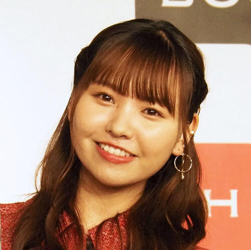 「まん丸天使」元NMB本郷柚巴、バストたわわ「えっぐい」「谷間長すぎる」紅白ビキニ姿公開