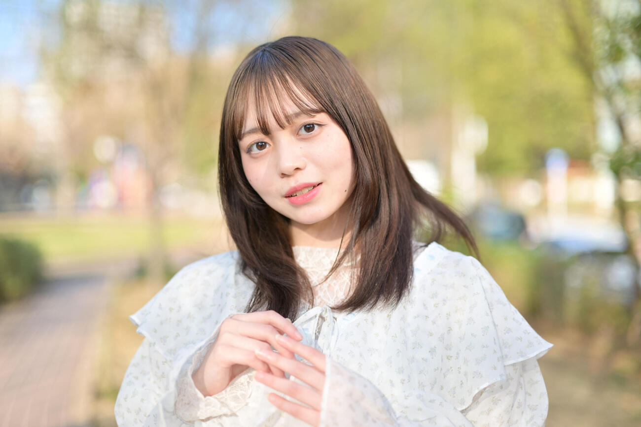 セカンド写真集を発売する蓬莱舞（撮影・滝沢徹郎）