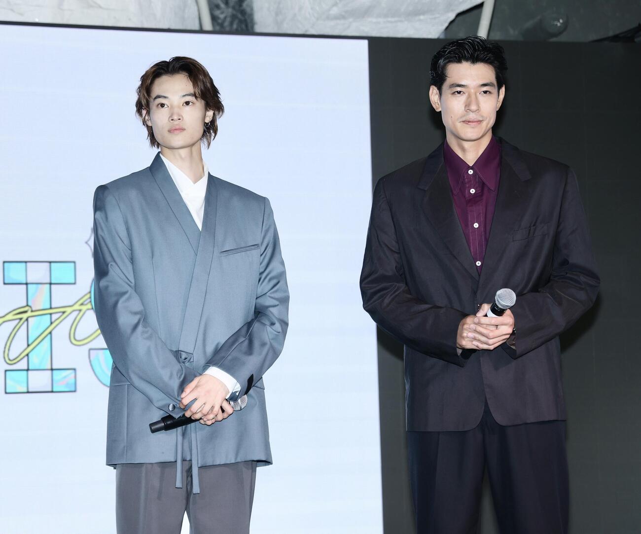 テンカラット・ミュージックイン共同開催新人発掘・育成プロジェクト「OPALIS」発表記者会見に臨む窪塚愛流（左）と中島歩（撮影・河田真司）