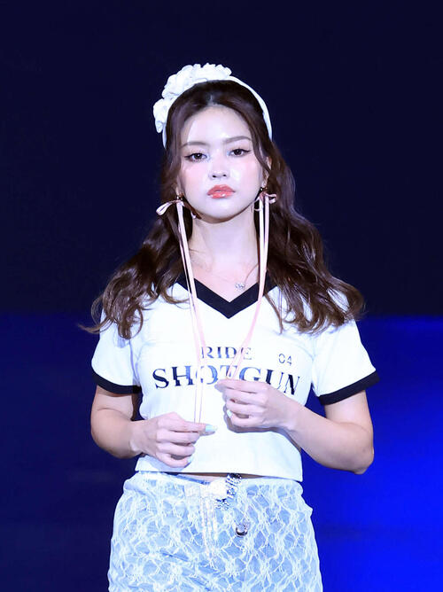 27歳人気モデル「明日大事なご報告」投稿にファンざわつく「絶対結婚だ！」「結婚じゃないね！」