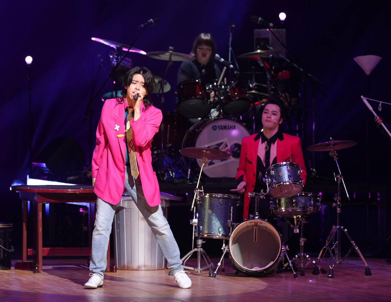 舞台「ぽっぷす？」取材会でゲネプロを公開したISSEI（左）（撮影・足立雅史）