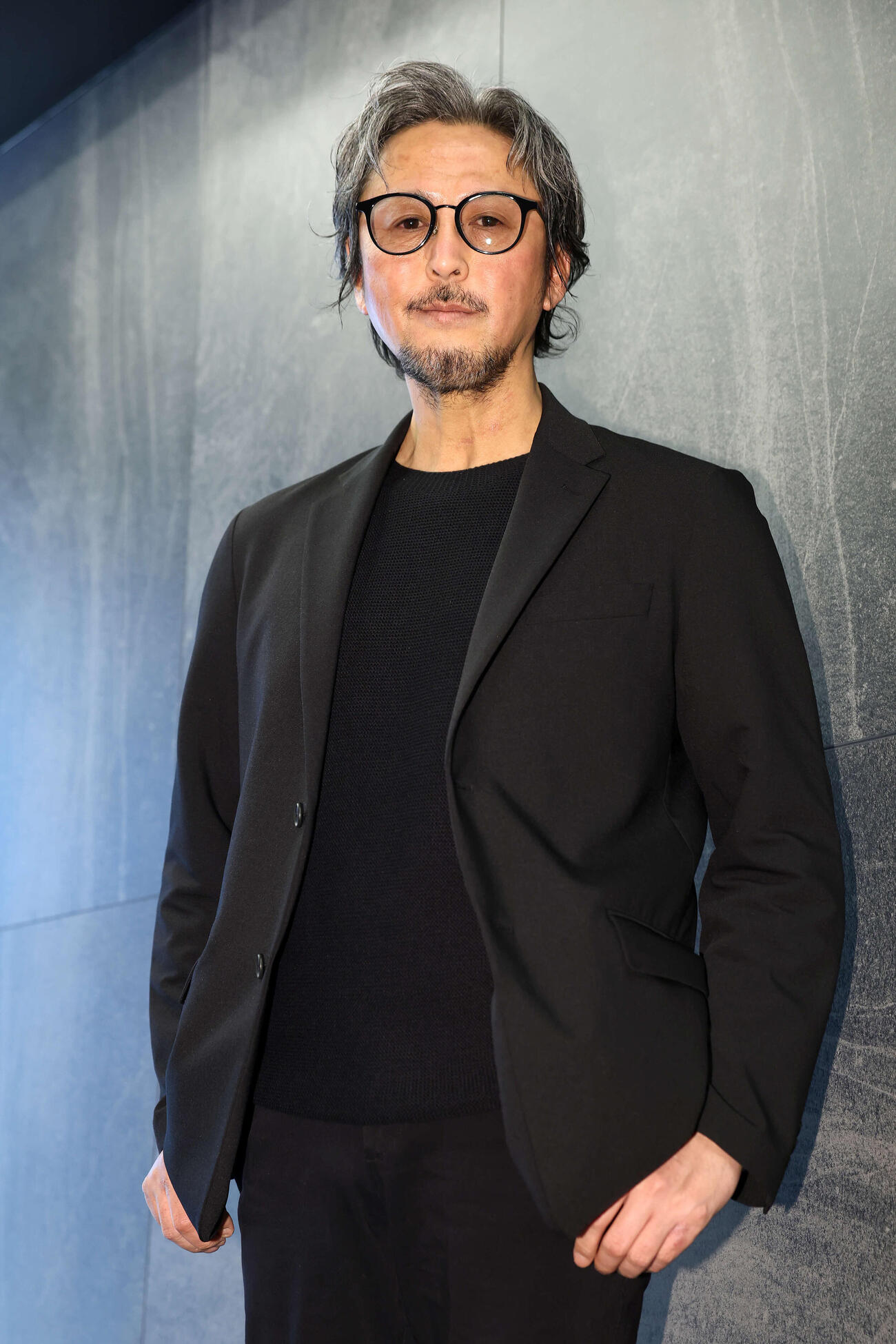 新作小説「六月の満月」を発売した一雫ライオン氏（撮影・宮地輝）