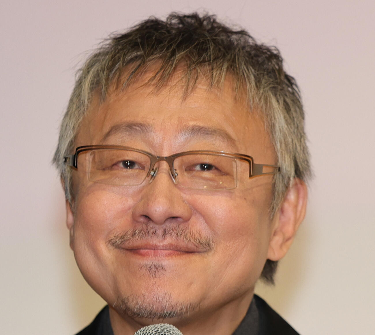 松尾貴史（2025年5月撮影）