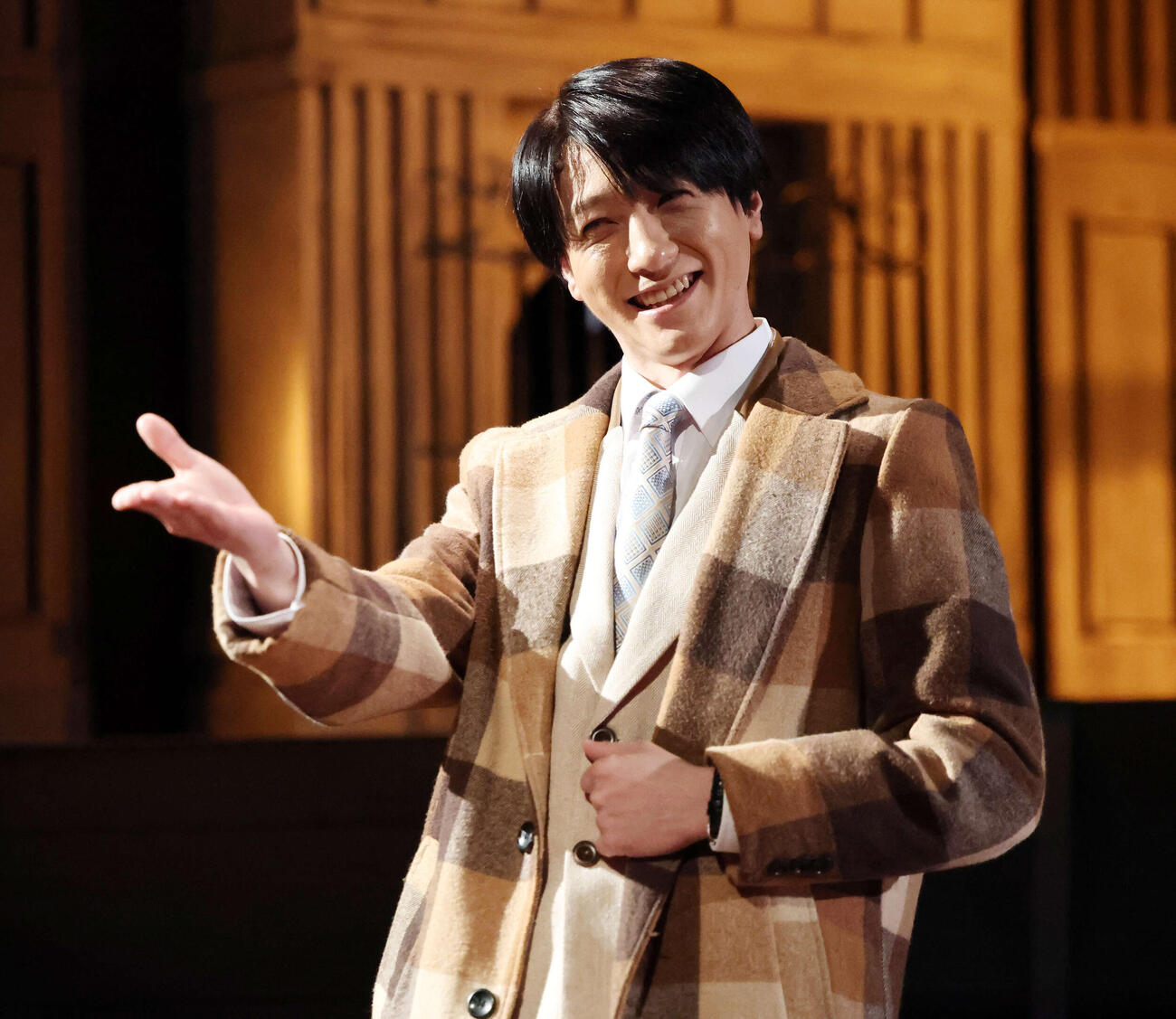 舞台「ブラック・コーヒー」ゲネプロで熱演する鈴木拡樹（撮影・宮地輝）