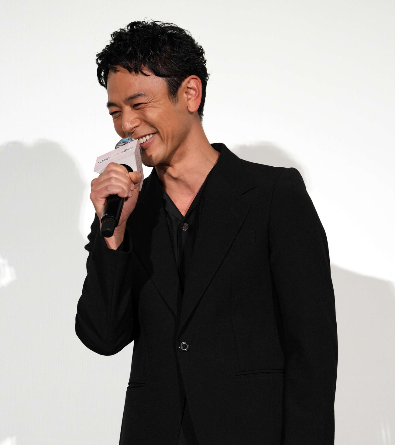 映画「人はなぜラブレターを書くのか」初日舞台あいさつに登壇し笑顔を見せる妻夫木聡（撮影・小島史椰）