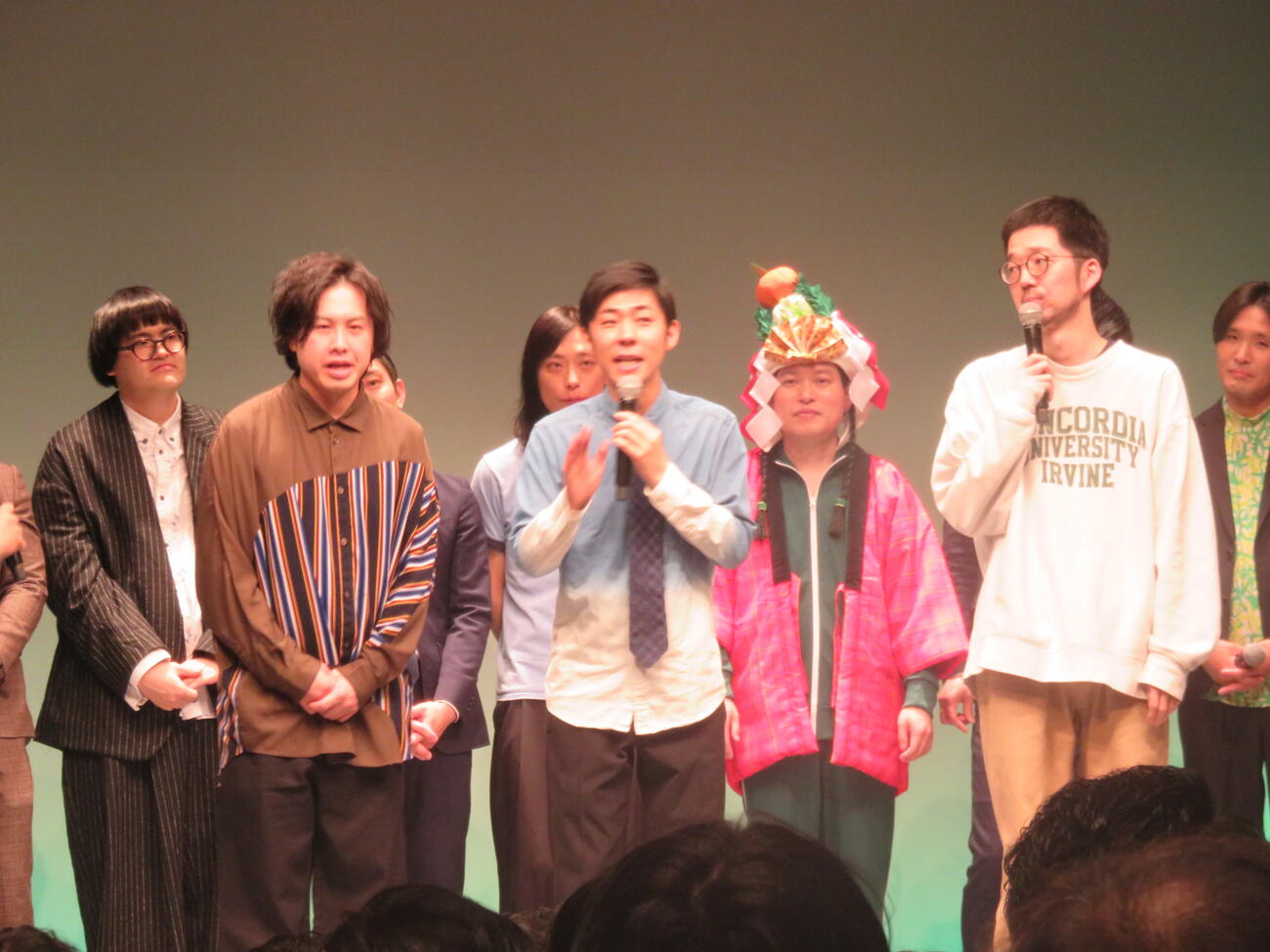エンディングであいさつするトンツカタン。左からお抹茶。森本晋太郎、櫻田佑