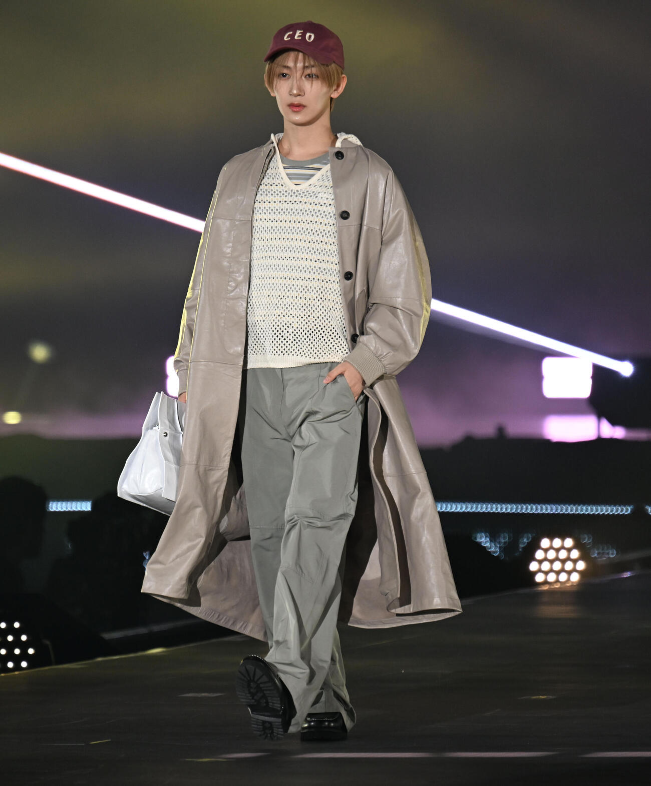 ファッション＆音楽イベント　Rakuten GirlsAward 2026SPRING／SUMMERでランフェイを歩くMAZZELのNAOYA＝2026年4月18日