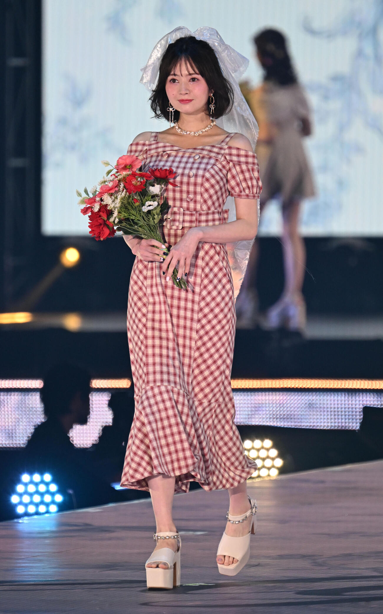 ファッション＆音楽イベント　Rakuten GirlsAward 2026SPRING／SUMMERでランウェイに登場した江籠裕奈（撮影・千葉一成）