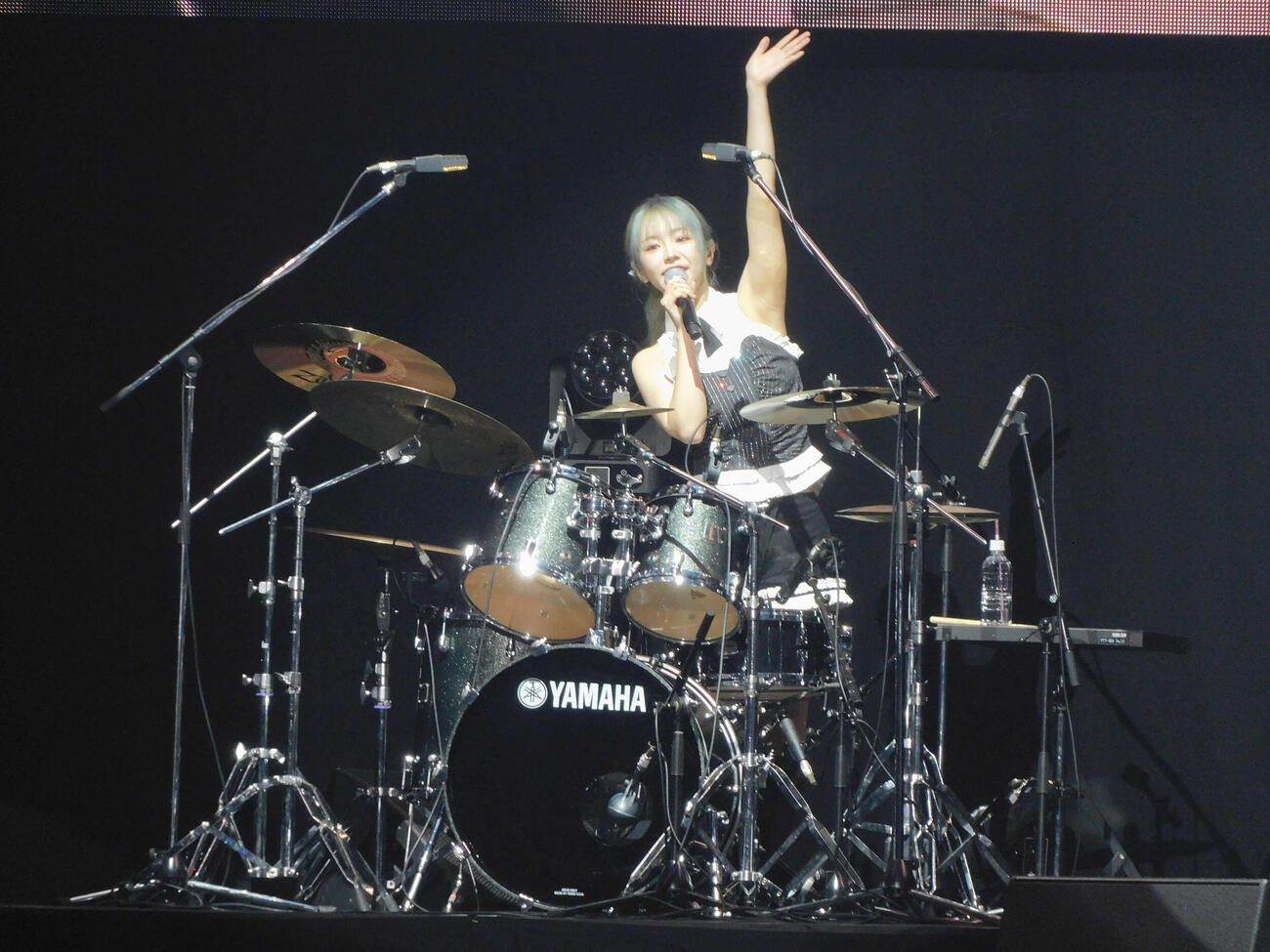 JJ50thAnniversary Fest2026に出演したQWER・チョダン（撮影・寺本吏輝）