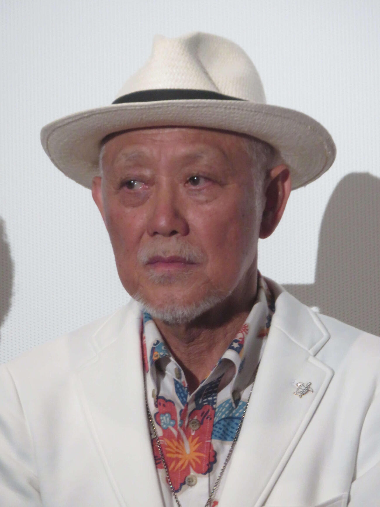映画「宮古島物語ふたたヴィラ　かんかかりゃの願い」初日舞台あいさつに出席した柴山勝也（撮影・川田和博）