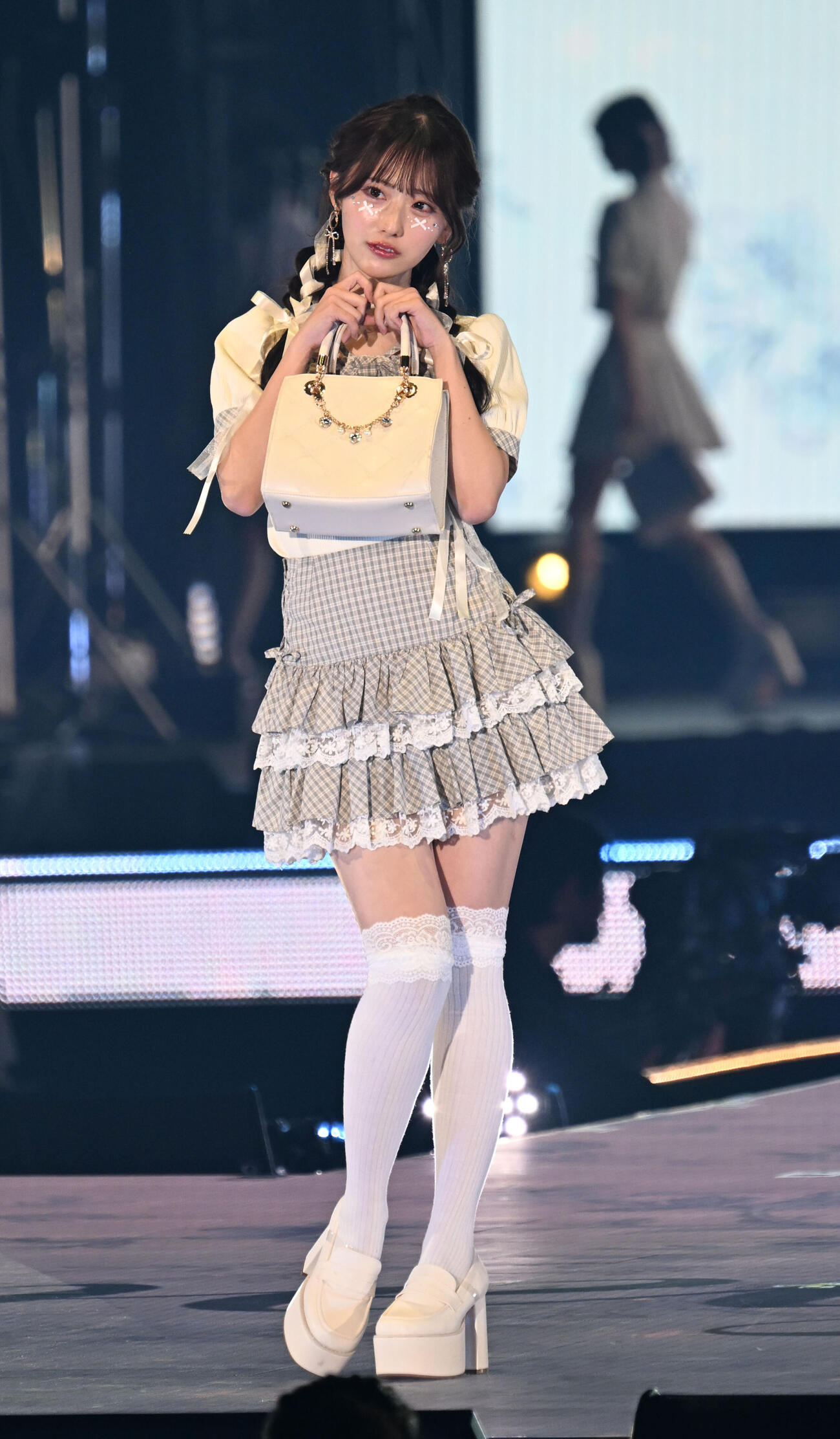 ファッション＆音楽イベント　Rakuten GirlsAward 2026SPRING／SUMMERでランウェイに登場したRain Treeの綾瀬ことり（撮影・千葉一成）
