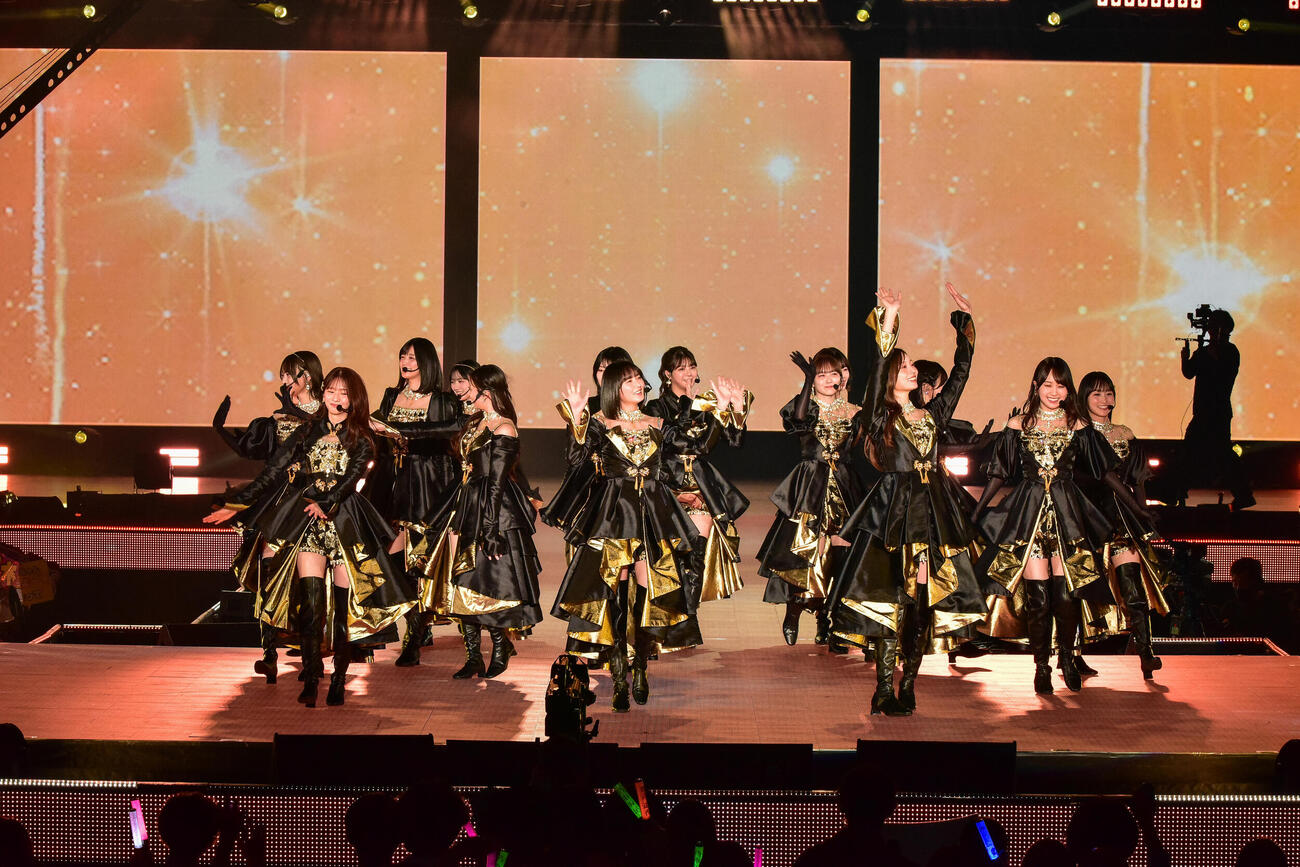 ライブを行うアーティストのトップバッターとして登場した乃木坂46（C）Rakuten GirlsAward 2026 SPRING／SUMMER