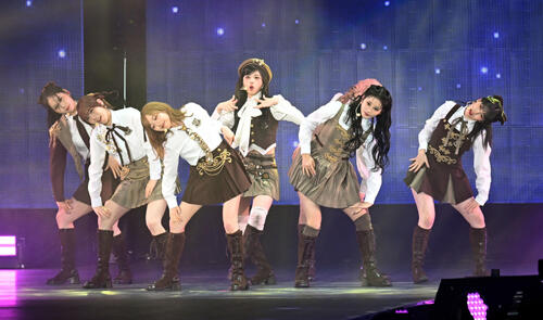 ファッション＆音楽イベント　Rakuten GirlsAward 2026SPRING／SUMMERでライブパフォーマンスを披露するME:I（撮影・千葉一成）