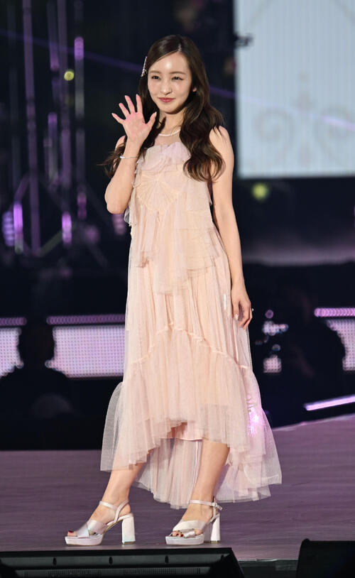 ファッション＆音楽イベント　Rakuten GirlsAward 2026SPRING／SUMMERでランウェイに登場した板野友美（撮影・千葉一成）